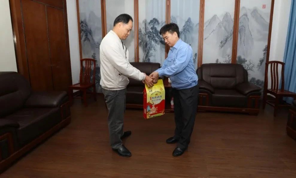 海南省总工会到多盈体育【中国】开展新春慰问2.jpg