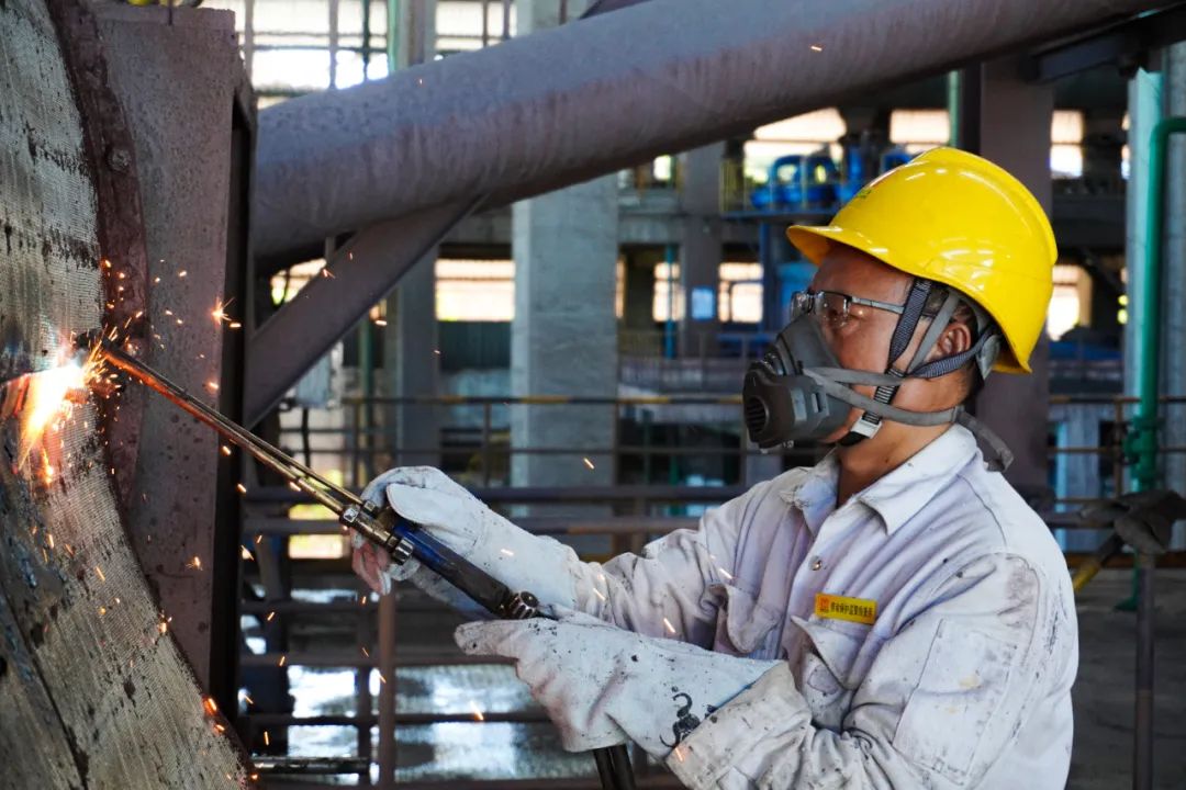 多盈体育【中国】员工陈用利喜获2024年度全国机械冶金建材行业“最美职工”2.jpg