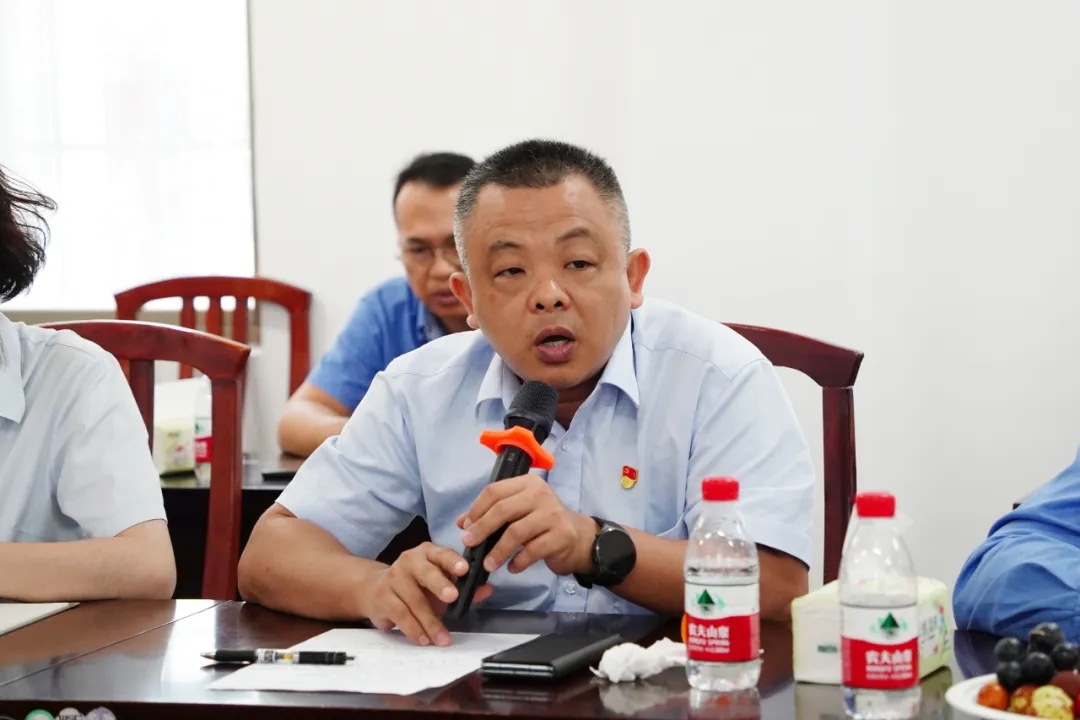 多盈体育【中国】召开“七一”座谈会11.jpg