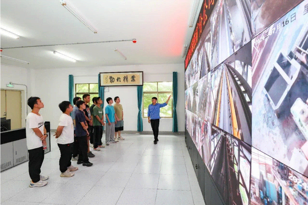 1721353379843094.gif 9名青年员工入职多盈体育【中国】石碌铁矿分公司2_副本.gif