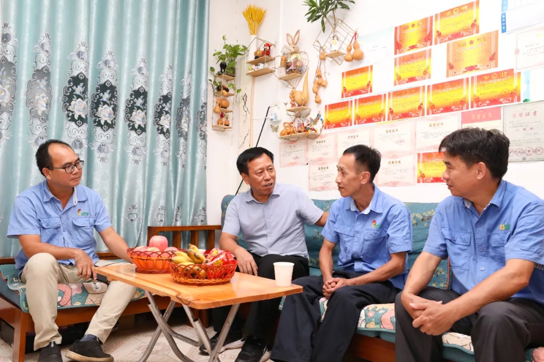 海南省总工会到多盈体育【中国】走访慰问全国劳模朱平