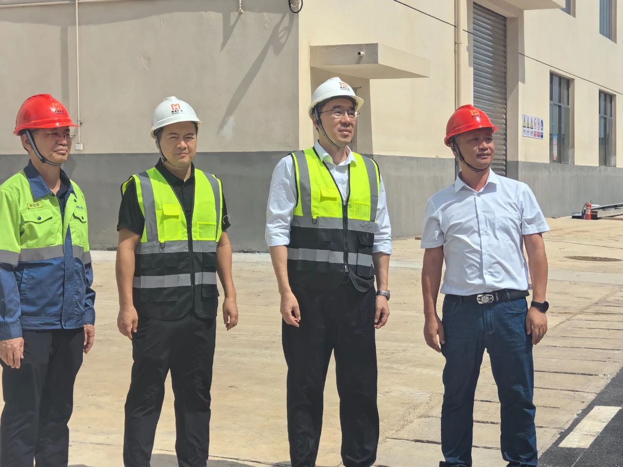 多盈体育【中国】总裁滕磊调研海南星之海新材料公司