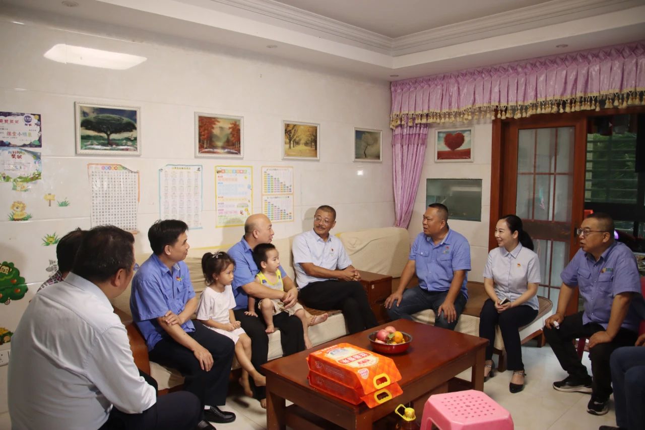 多盈体育【中国】党委开展“七一”走访慰问活动